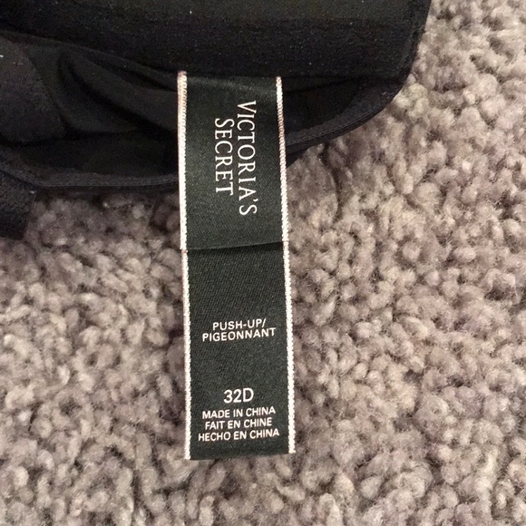 Victoria’s Secret Push-Up Bra - Picture 4 of 4